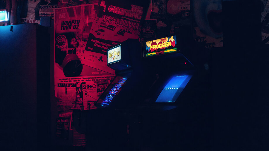 Arcade Gaming Room 4K #1380i Wallpaper PC Desktop