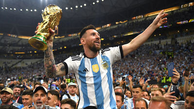 Lionel Messi là một trong những tài năng bóng đá hàng đầu thế giới và anh đã giành được Cup vàng World Cup FIFA. Xem các hình ảnh về Messi giành chiến thắng trong giải đấu lớn này sẽ mang lại niềm tự hào cho mỗi fan hâm mộ.