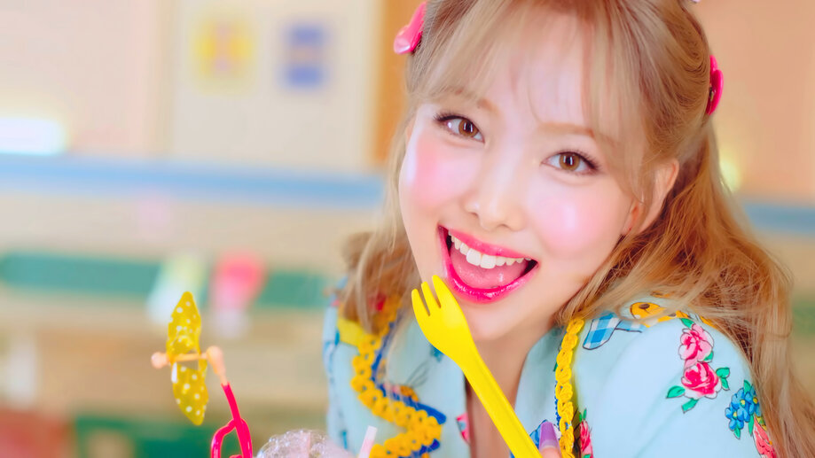 Nayeon Pop 4k 4590g Wallpaper Pc Desktop 7626