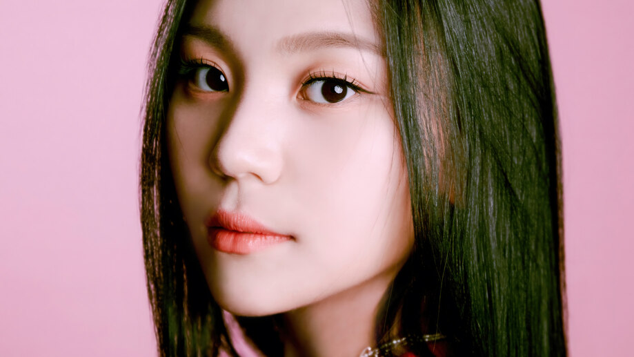 Umji VIVIZ Profile 4K #360g Wallpaper iPhone Phone